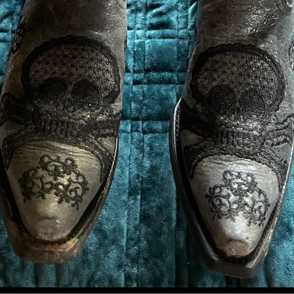 Corral Embroidered Skull Boots - image 8
